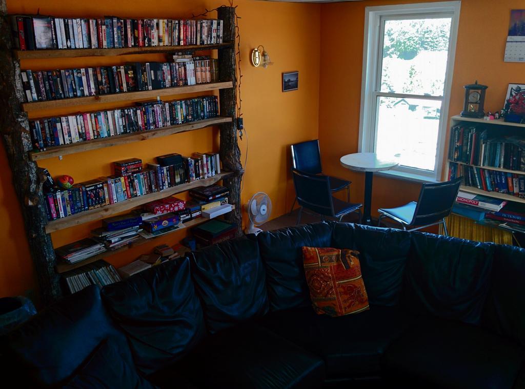 The Arlington Hostel Maynooth Екстериор снимка